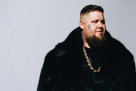 Der Rag'n'Bone Man heißt mit bürgerlichem Namen Rory Graham und stammt aus dem Süden Englands. Der Rag'n'Bone Man heißt mit bürgerlichem Namen Rory Graham und stammt aus dem Süden Englands.