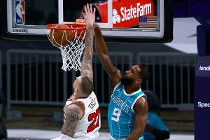 Sieg für Theis - Lakers mit nächstem Rückschlag
