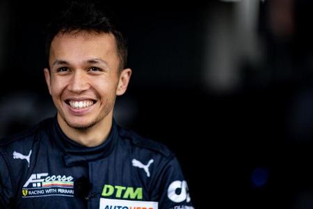 Kritiker warfen dem Red-Bull-Testfahrer zu Beginn noch fehlende Motivation vor. In der zweiten Quali-Simulation fuhr er soga...
