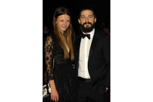 ...Mia Goth und Shia LaBeouf schon etwas zackiger: 2012 trafen die beiden bei 'Nymphomaniac' aufeinander, waren fast vier Ja...