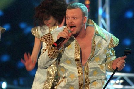 Doch es dauerte nicht lange, bis sich Stefan Raab der Sache selbst annahm: Mit 