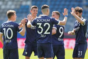 Bochum marschiert Richtung Bundesliga, Paderborn gewinnt Torfestival