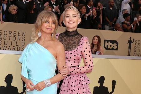 Wunderschön sind sie beide! Die Schauspielerinnen Goldie Hawn (72) und ihre Tochter Kate Hudson (38). Kaum zu glauben, dass ...