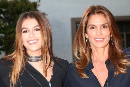 Kaia Gerber ist unverkennbar die Tochter von Cindy Crawford (52). Die 16-Jährige posierte bereits mit ihrer Mutter auf dem C...