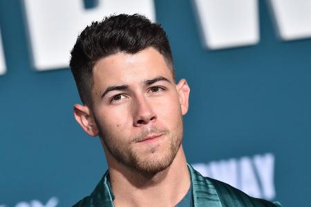 Nick Jonas kennt sich mit Sportverletzungen aus Nick Jonas kennt sich mit Sportverletzungen aus