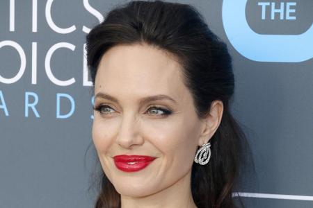 Angelina Jolie hat jahrelang Heroin und Kokain konsumiert. Um 2003 die Rolle der 