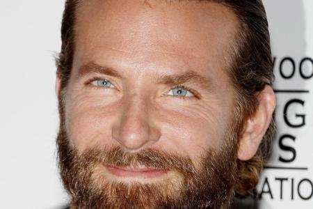 In den vergangenen Jahren feierte Bradley Cooper in Hollywood große Erfolge. Auch privat läuft es mit dem Model Irina Shayk ...