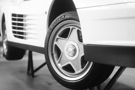 Ferrari Testarossa Restomod Officine Fioravanti (2021)