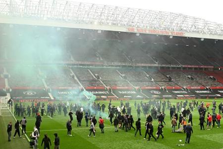 Fan-Proteste in Manchester: Polizei nimmt Verdächtigen fest Fan-Proteste in Manchester: Polizei nimmt Verdächtigen fest