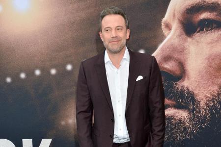 Oscarpreisträger Ben Affleck schafft es trotz der Auszeit, die er sich wegen seinem Kampf gegen eine Alkoholsucht nahm, auf ...