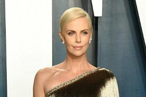 Charlize Theron arbeitet an einem Film über Surferinnen für Netflix