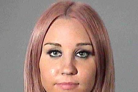 Amanda Bynes und die mysteriöse Nacht im Gefängnis: 2012 streifte sie unter Alkoholeinfluss mit ihrem BMW eine Streife und w...