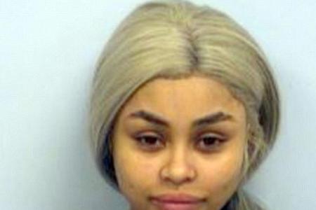 Blac Chyna, die Ex-Freundin von Rob Kardashian, wurde 2016 am Flughafen in Austin/Texas verhaftet. Sie wurde zuvor aus einem...