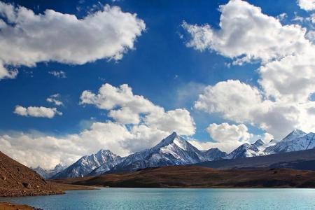 Einmal im Leben den Mount Everest zu besteigen, ist der Traum von Bergsteigern auf der ganzen Welt. Darunter leidet die Natu...