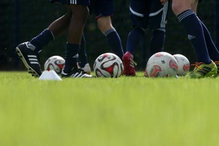 Nach Rassismus-Eklat: Club holt U17-Trainer doch nicht Nach Rassismus-Eklat: Club holt U17-Trainer doch nicht