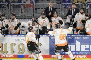 Außenseiter Wolfsburg gewinnt erstes DEL-Finale