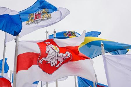 Eishockey-WM: DEB-Präsident kritisiert Belarus-Flaggentausch Eishockey-WM: DEB-Präsident kritisiert Belarus-Flaggentausch