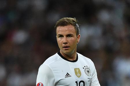 Mario Götze feiert seinen ersten Vatertag. Er und seine Frau Ann-Kathrin Götze sind Eltern des kleinen Rome.