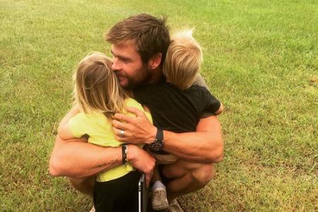 Chris Hemsworth (32) ist nicht nur auf der Leinwand, sondern auch im echten Leben ein Held. Und zwar der seiner drei Kinder.