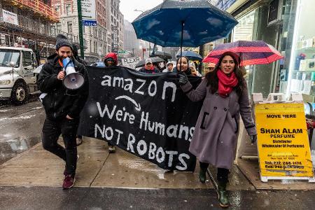 NYC Amazon workers protest on Cyber Monday Calling out Ama...