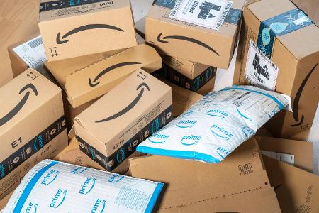 Pakete vom Onlineversandh�ndler Amazon, verschiedene Verpack...
