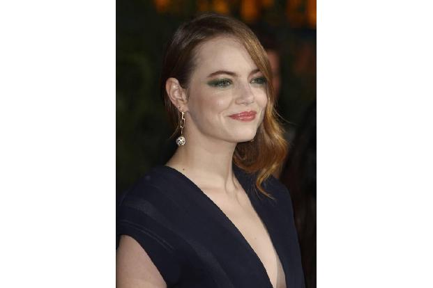 ...Kindesbeinen an litt Emma Stone an Panikattacken. Als ihre Eltern des Problems gewahr wurden, suchten sie für ihre Tochte...