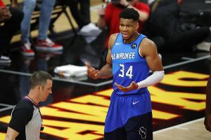 113:102: Middleton bringt Bucks in Führung