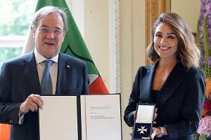 Nazan Eckes von Armin Laschet mit NRW-Verdienstorden ausgezeichnet
