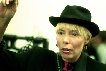 2015 erlitt Folkmusikerin Joni Mitchell ein Aneurysma. Ihr Leben konnte gerettet werden, doch für kurze Zeit war Joni nicht ...