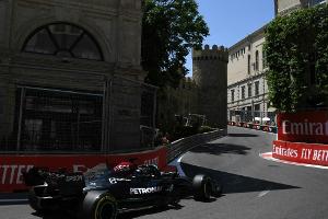 Wildes Abschlusstraining in Baku: Mercedes muss bangen