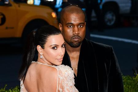 Kim Kardashian und Kanye West im Jahr 2015 Kim Kardashian und Kanye West im Jahr 2015