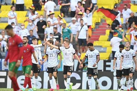 DFB-Elf wie im Rausch: Überzeugender Sieg - auch dank zweier Eigentore DFB-Elf wie im Rausch: Überzeugender Sieg - auch dank zweier Eigentore