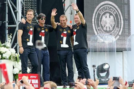 Joachim Löw hat es geschafft. Nach 1954, 1974 und 1990 gewinnt eine deutsche Nationalmannschaft wieder eine Weltmeisterschaf...