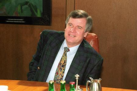 9_Seehofer 1994 sepp spiegel.jpg