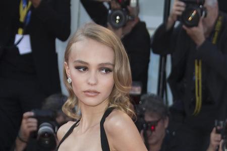 Der Vorteil für die Papas: An den Nachnamen erkennt man meist den Vater, wie bei Johnny Depps Tochter Lily-Rose Depp. Doch a...