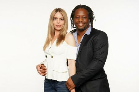 Moderator Mola Adebisi (48) und Adelina Zilai (33).