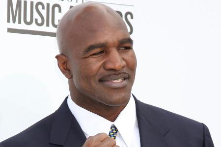 Boxer Evander Holyfield kann seine eigene Fußballmannschaft aufstellen