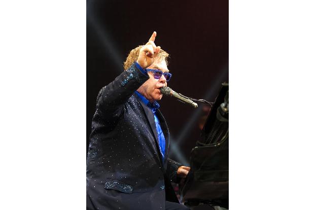 11 Elton John Manfred Lindau WENN wenn21523552.jpg