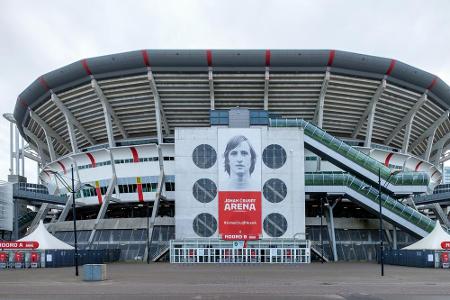 Etwas mehr Platz bietet die Johan-Cruyff-Arena in Amsterdam. 55.500 Fußballfans können hier ihre Lieblingsmannschaft anfeuer...