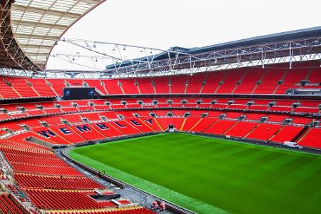 Für das Endspiel der EM wurde das geschichtsträchtige Wembley-Stadion in London ausgewählt. Auch drei Gruppenspiele, zwei Ac...