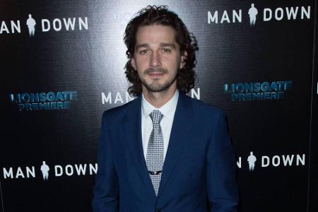 Shia LaBeouf (31) wurde festgenommen - mal wieder! Dieses Mal wegen Trunkenheit. Auf der Dienststelle beleidigte er dann auc...