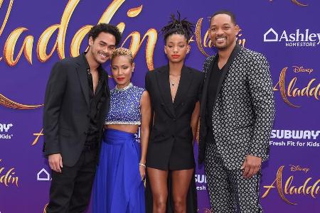 Jada Pinkett Smith mit ihrer Tochter Willow und Ehemann Will (r.) auf einer Filmpremiere in Los Angeles 2019.