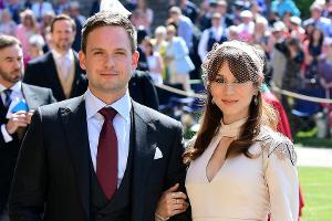 Patrick J. Adams musste seine Tochter selbst in einer Garage entbinden
