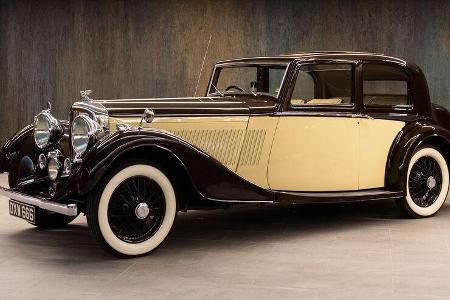 Bentley 4 1/4-Litre Pillarless Saloon (1937).