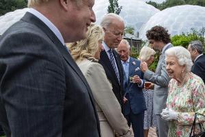 Ein entspannter Abend mit der Queen und US-Präsident Joe Biden