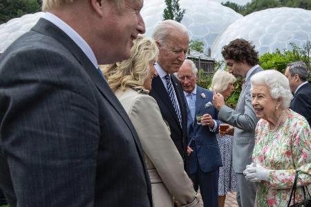 Die Queen im Gespräch mit Joe und Jill Biden