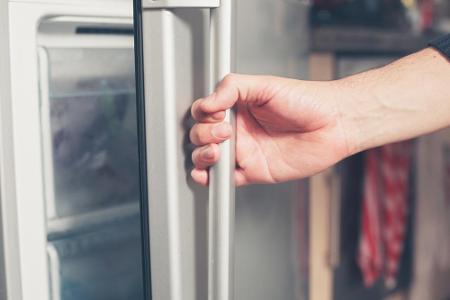 Und noch ein Kühlschrank-Tipp: Eine mit Wasser gefüllte Wärmflasche, die einige Stunden im Kühlschrank lag, bietet die perfe...