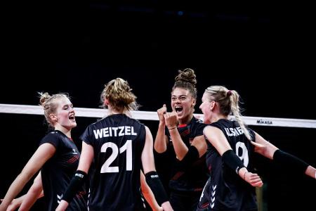 Vor dem Endspurt: Volleyballerinnen schlagen Polen