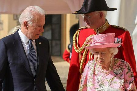 Joe Biden im Gespräch mit der Queen