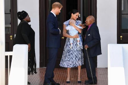 Prinz Harry und Herzogin Meghan mit Baby Archie und Desmond Tutu